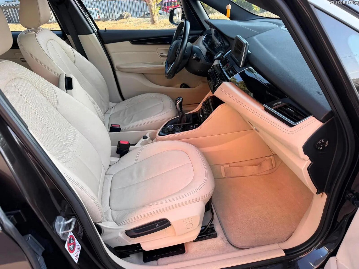 BMW 216 Active Tourer d Line Luxury — fotografia 9