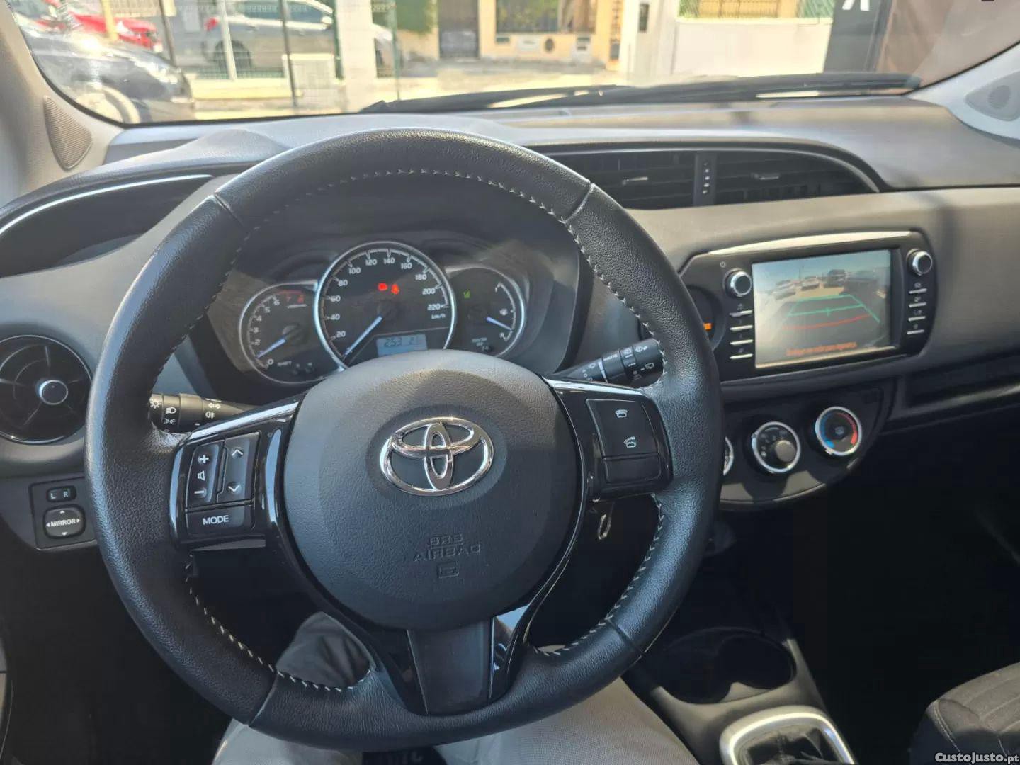 Toyota Yaris 1.0 vvt-i comfort — fotografia 12