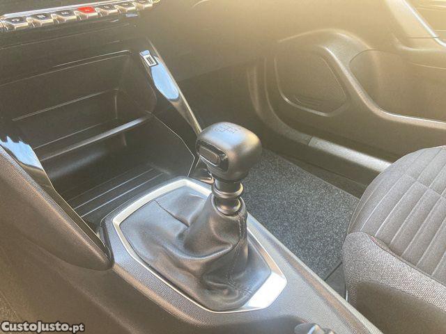 Peugeot 2008 1.2 PureTech Active — fotografia 8