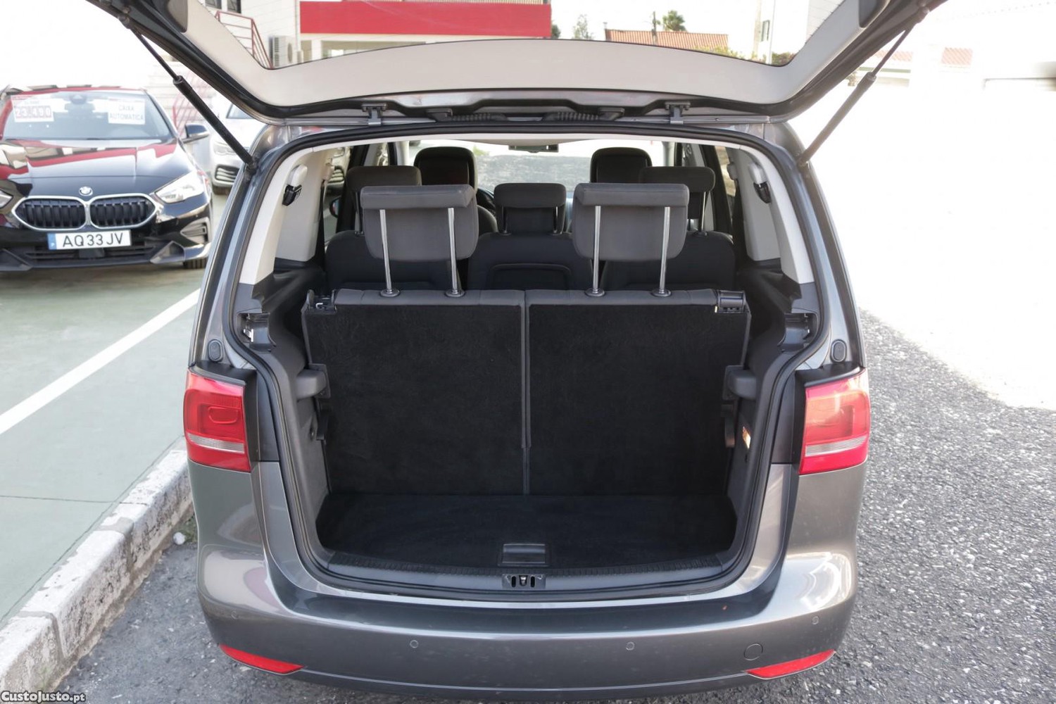 Volkswagen Touran 1.6 TDI BlueMotion Confortline 7L — fotografia 50