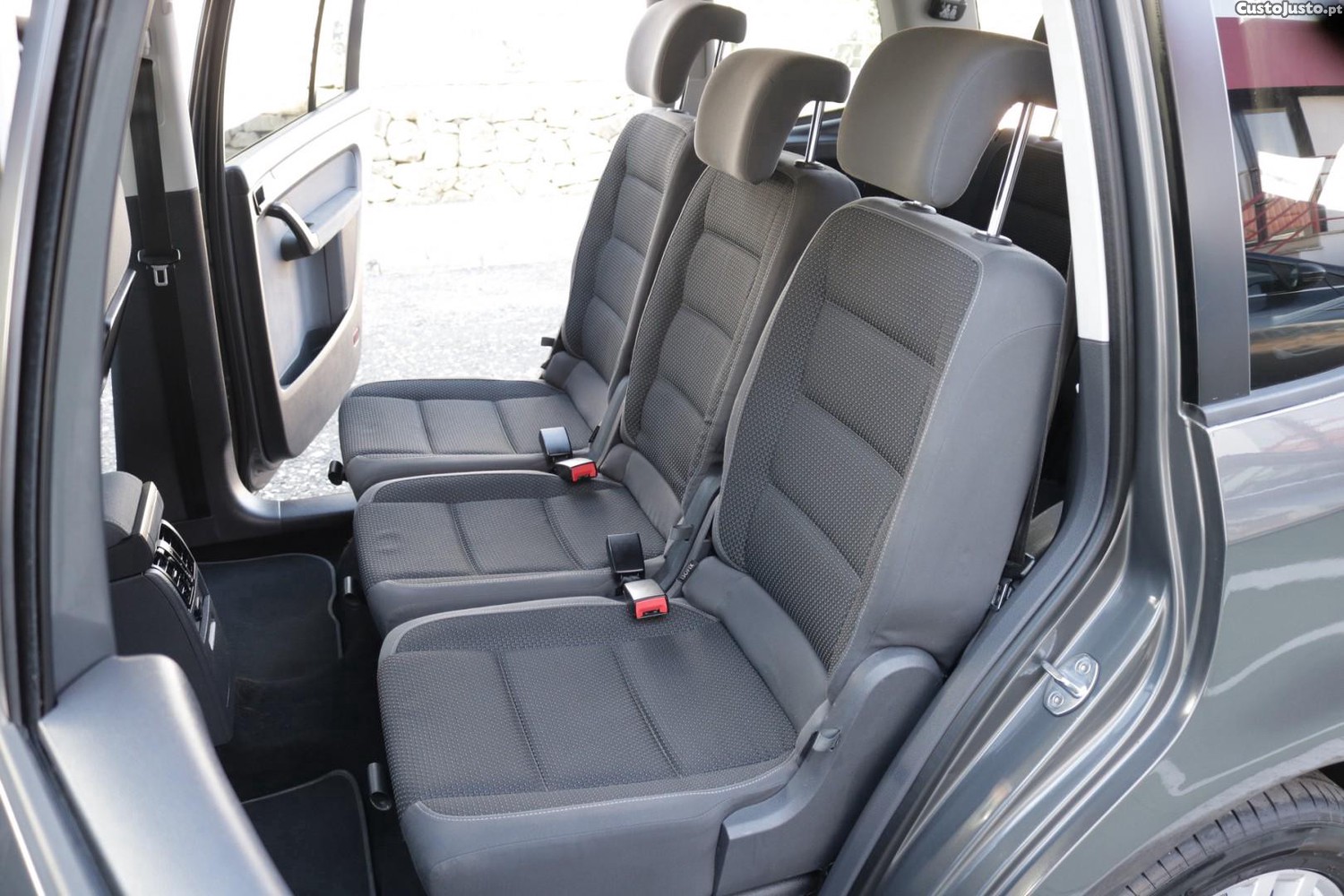Volkswagen Touran 1.6 TDI BlueMotion Confortline 7L — fotografia 37