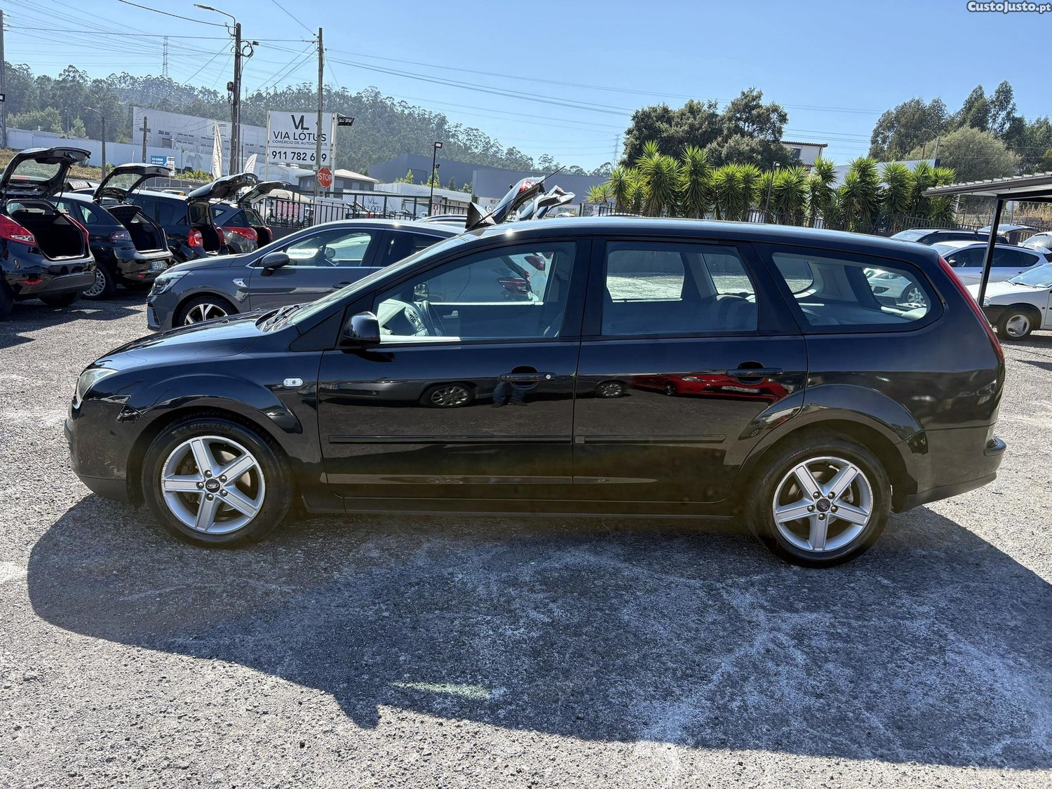 Ford Focus SW 1.6 TDCi Connec. — fotografia 20