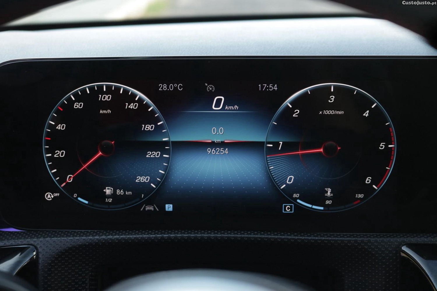 Mercedes-Benz A 180 d AMG Line 2.0 116cv — fotografia 10