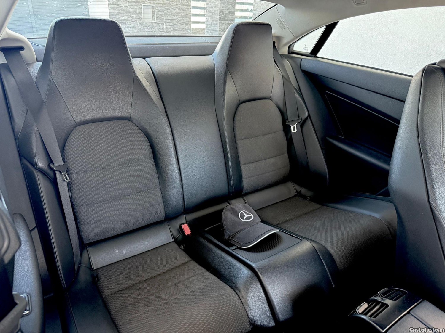 Mercedes-Benz E 220 Coupe — fotografia 4