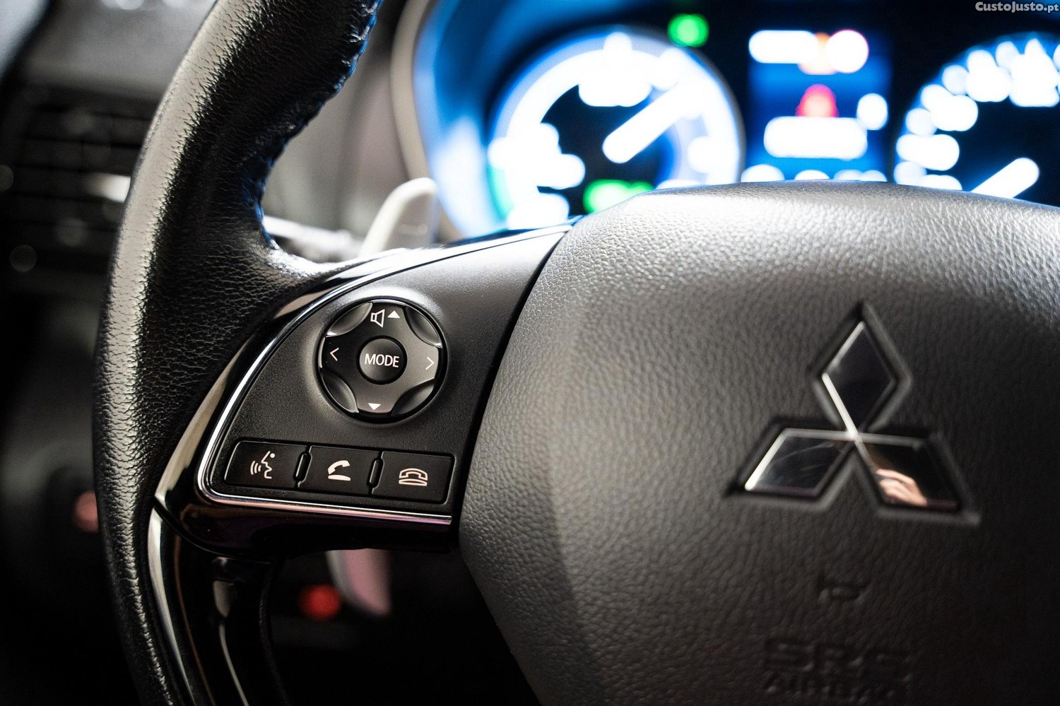 Mitsubishi Eclipse Cross 2.4 PHEV eMotion — fotografia 16