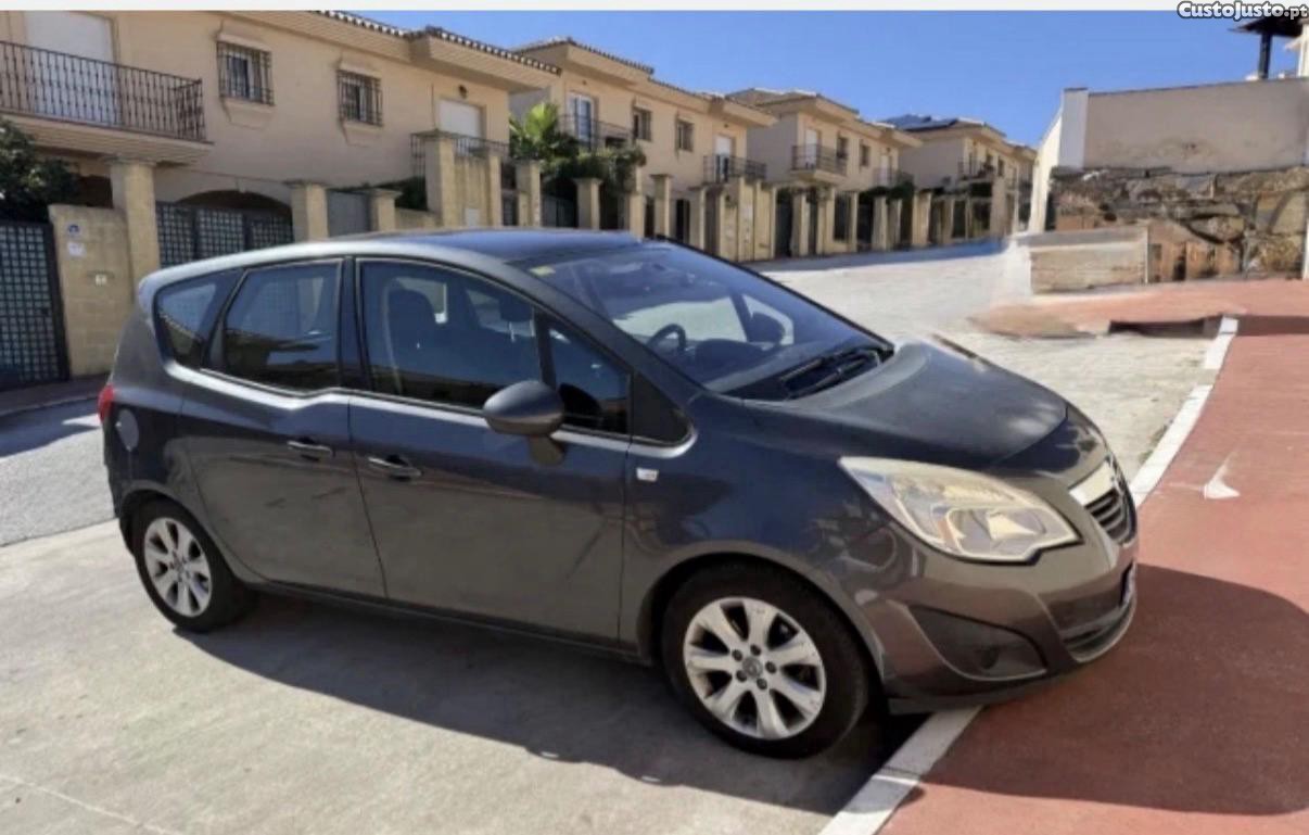 Opel Meriva 1.3CDTI COSMO — fotografia 4