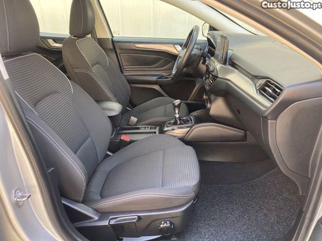 Ford Focus 1.5 TDCi ECOBlue Con — fotografia 2