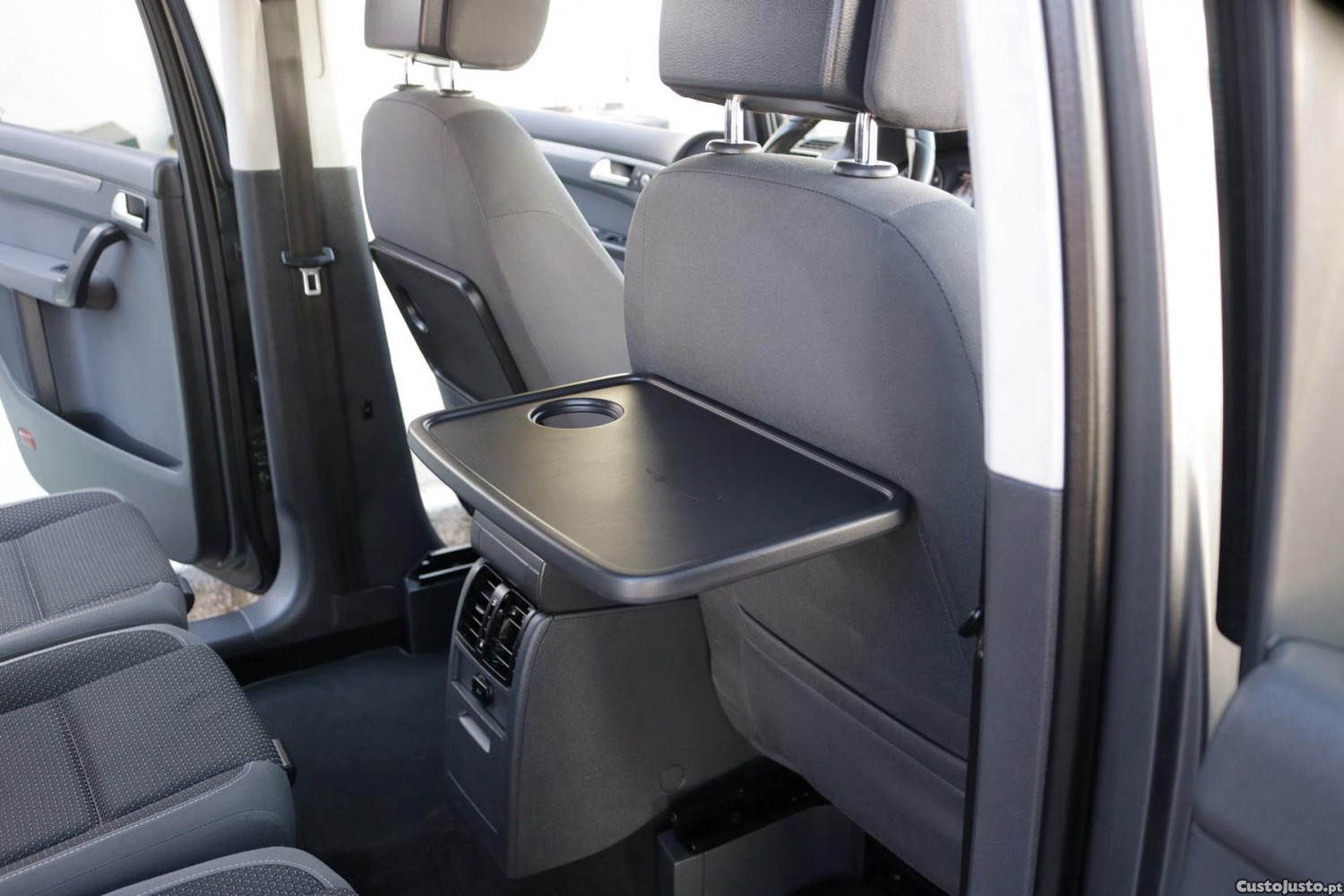 Volkswagen Touran 1.6 TDI BlueMotion Confortline 7L — fotografia 39