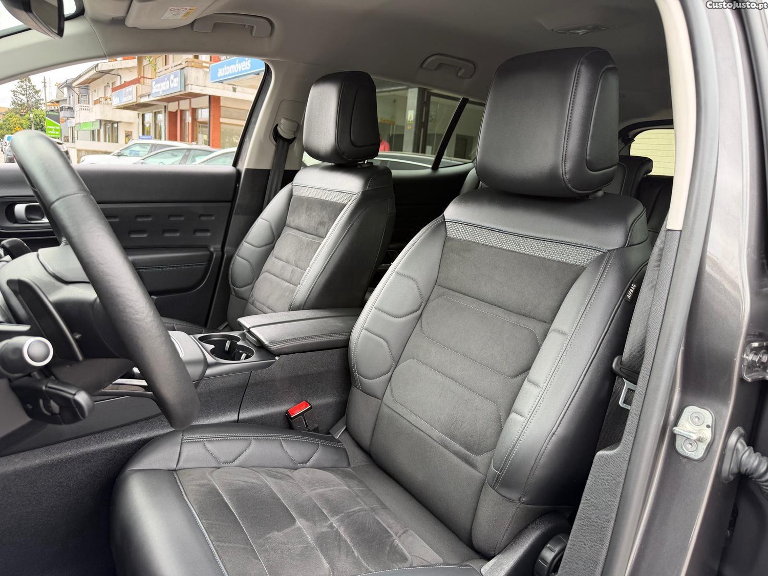 Citroën C5 Aircross 1.6 Hybrid Shine e-EAT8 — fotografia 18