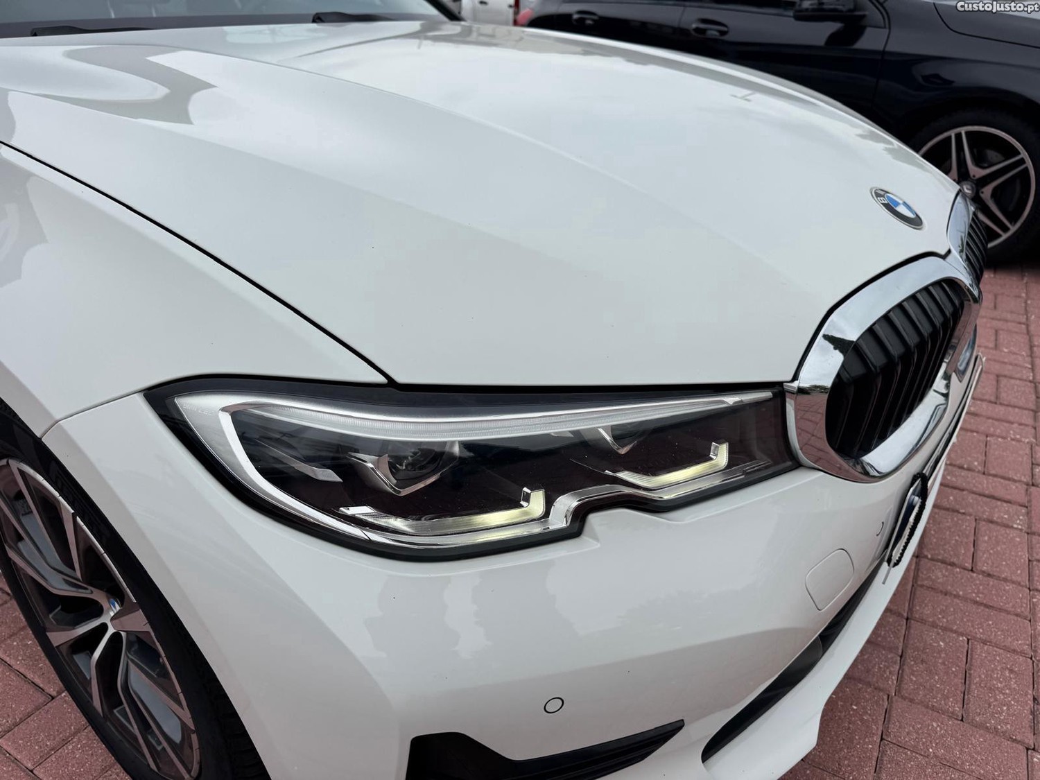 BMW 320 d Touring Auto - 19 foto 3