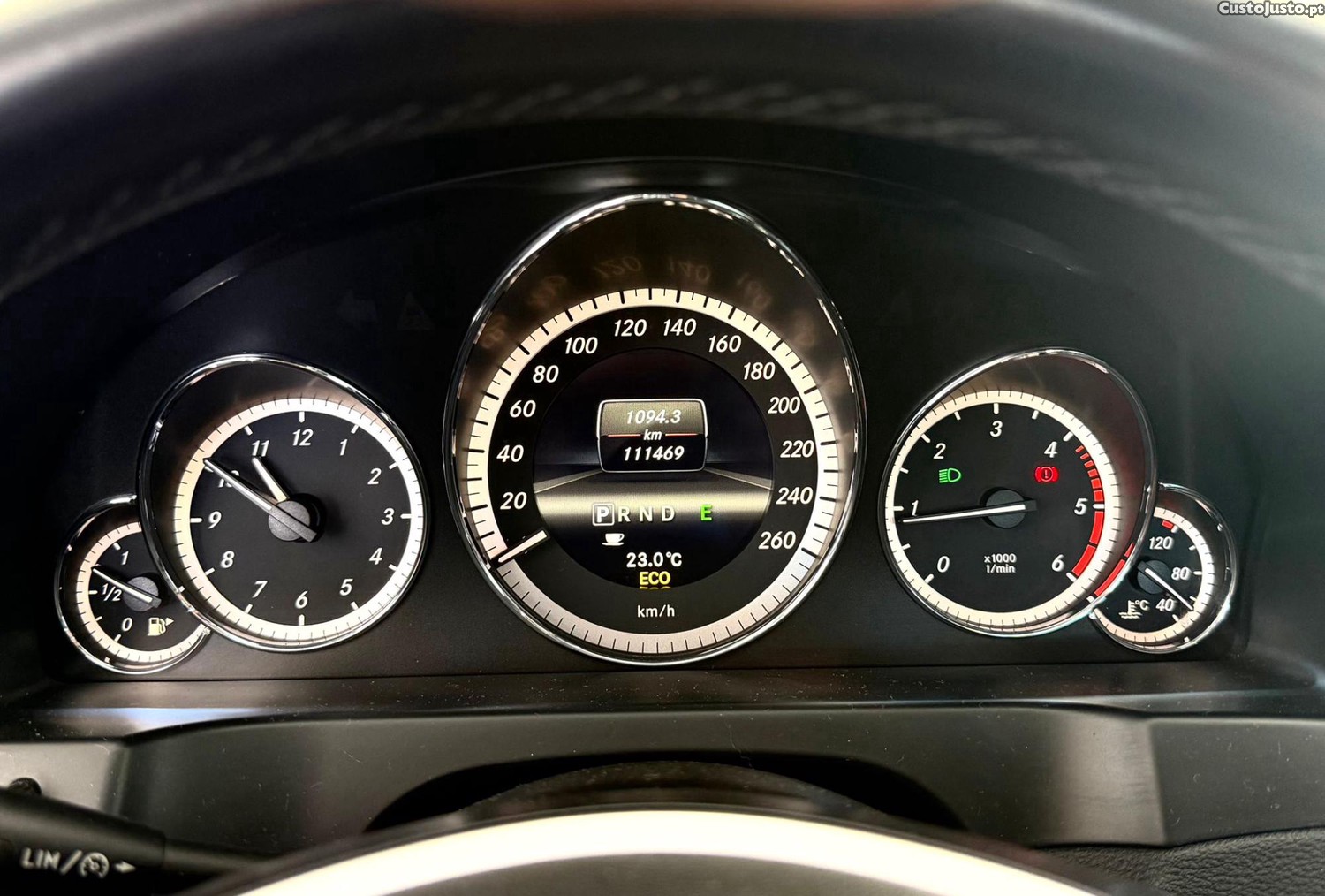 Mercedes-Benz E 220 Coupe — fotografia 9