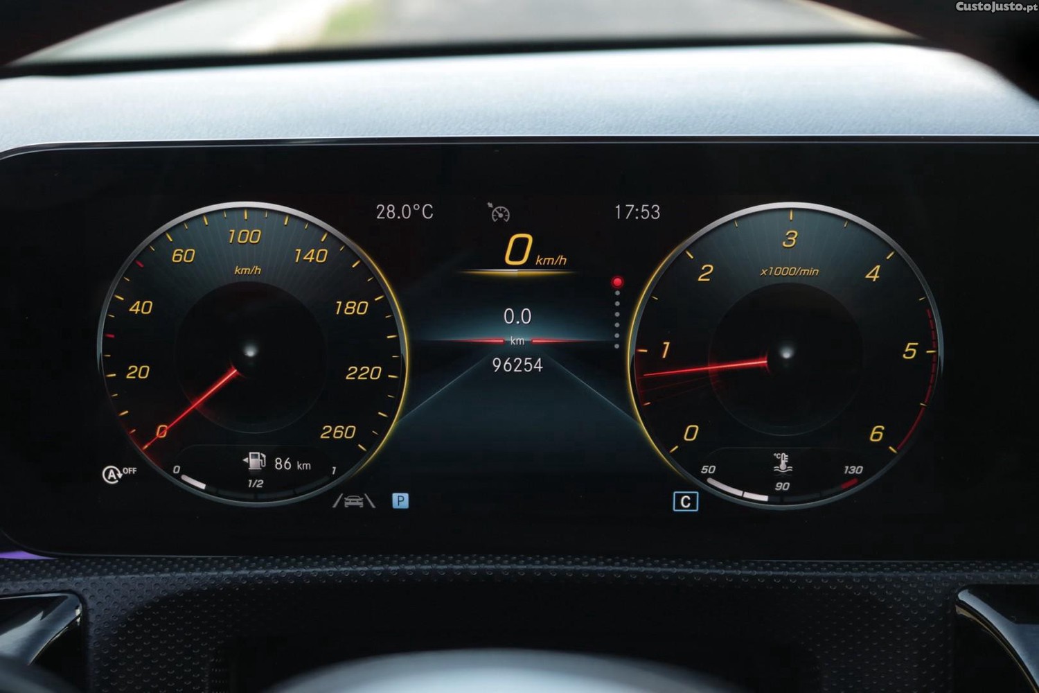 Mercedes-Benz A 180 d AMG Line 2.0 116cv — fotografia 15