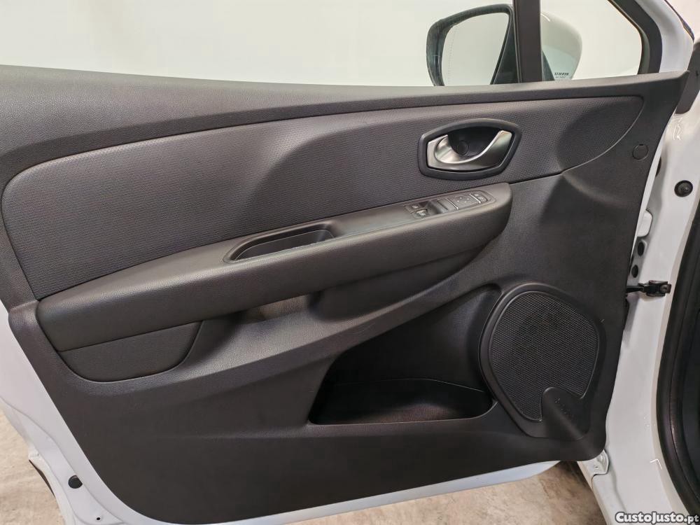 Renault Clio 1.5 dCi Limited — fotografia 6