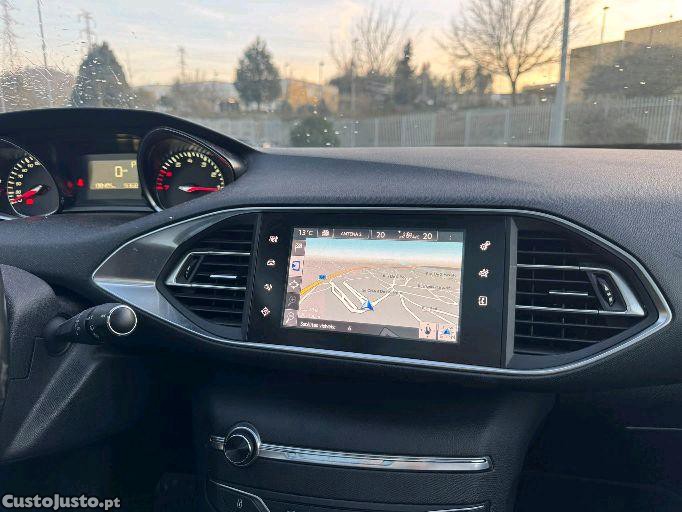 Peugeot 308 Allure — fotografia 6