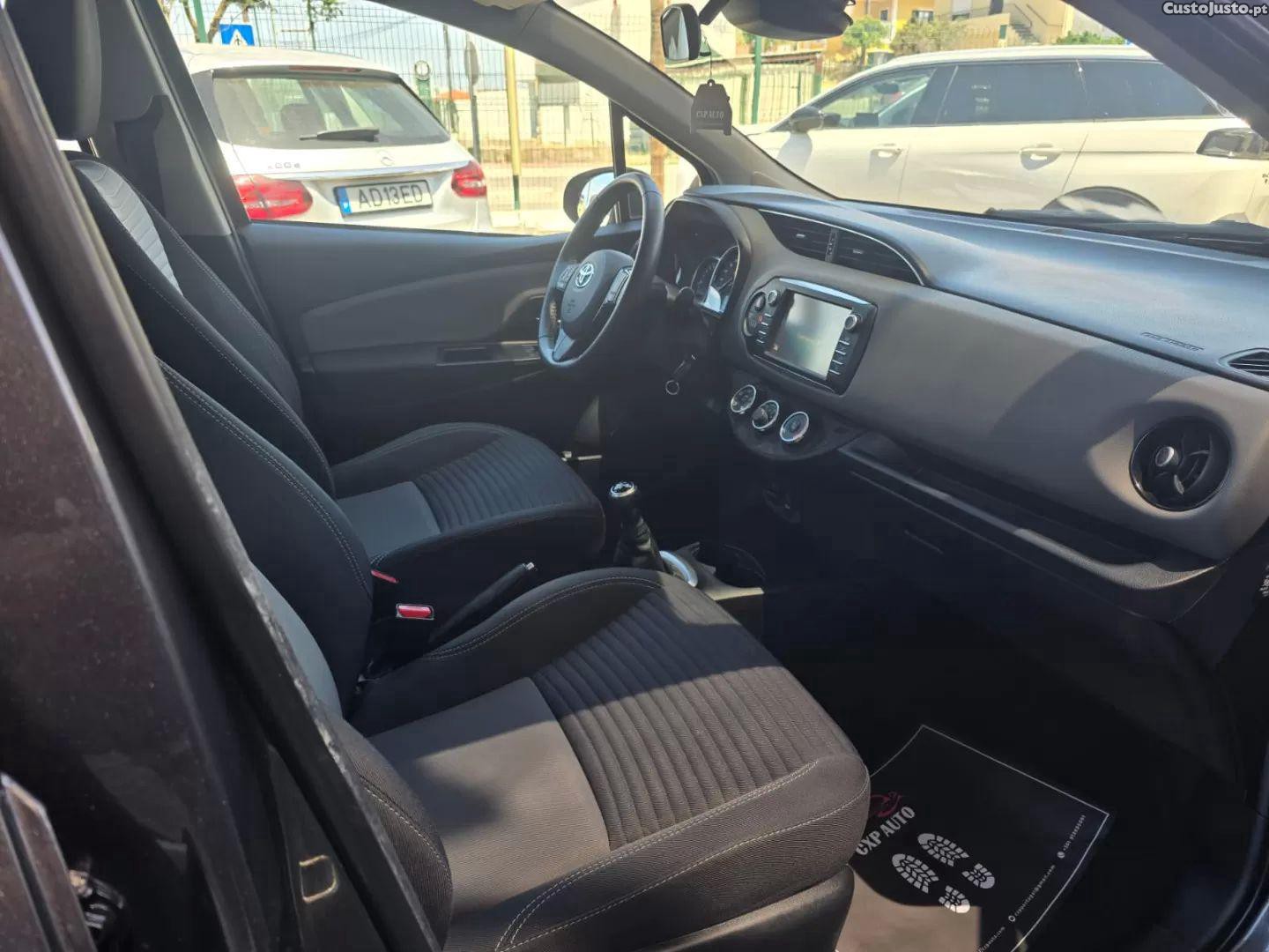 Toyota Yaris 1.0 vvt-i comfort — fotografia 3