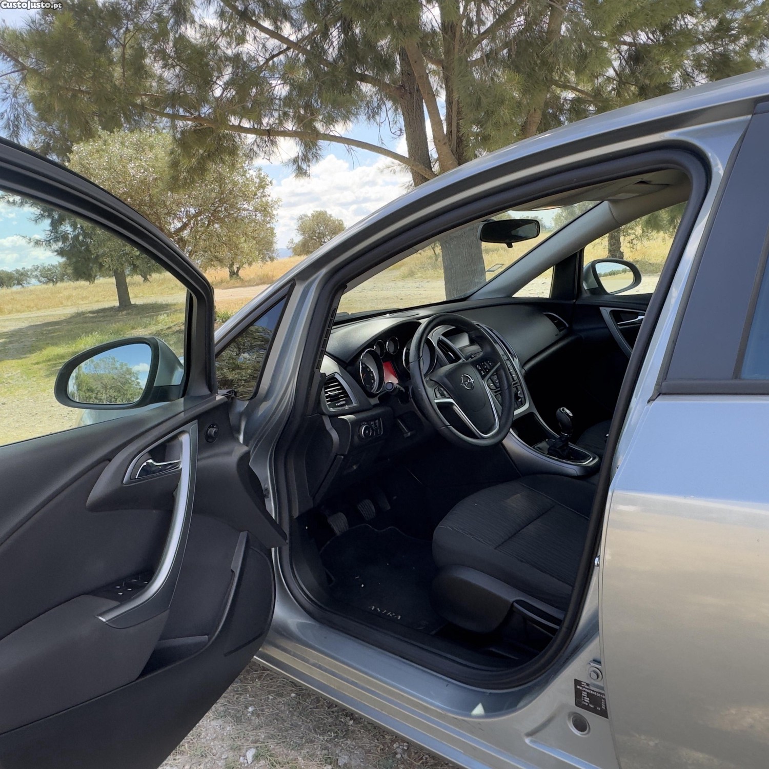 Opel Astra J 1.4 GASOLINA — fotografia 4
