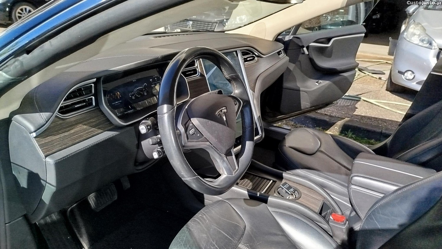 Tesla Model S 85 — fotografia 4