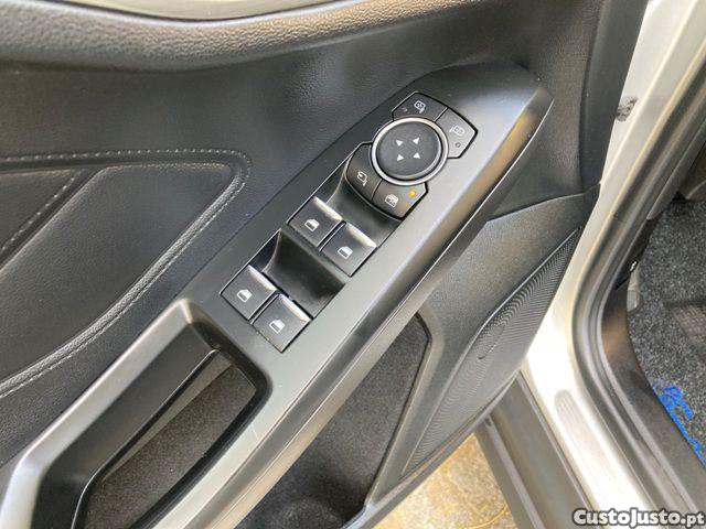 Ford Focus 1.5 TDCi ECOBlue Con — fotografia 7