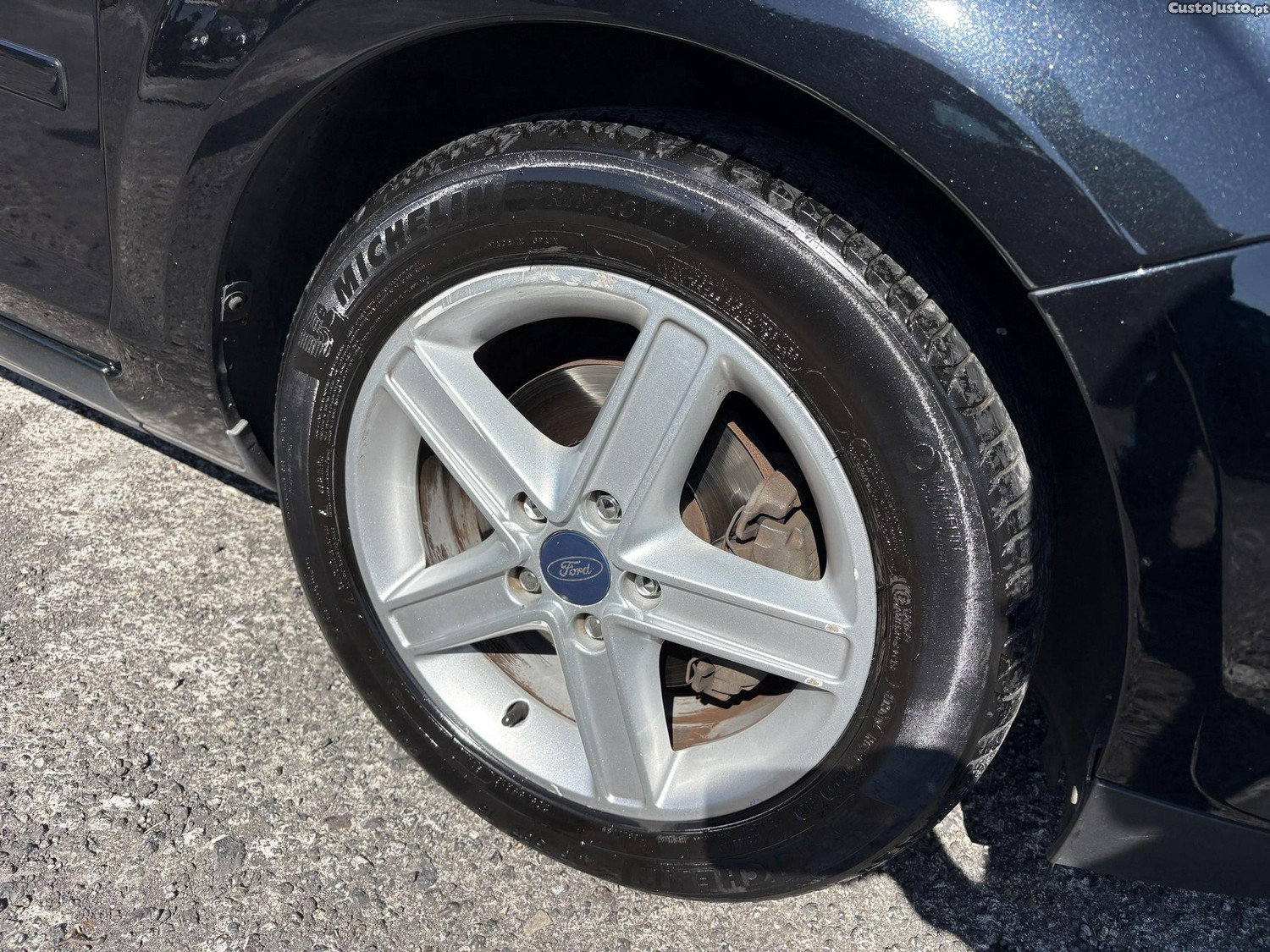 Ford Focus SW 1.6 TDCi Connec. — fotografia 17