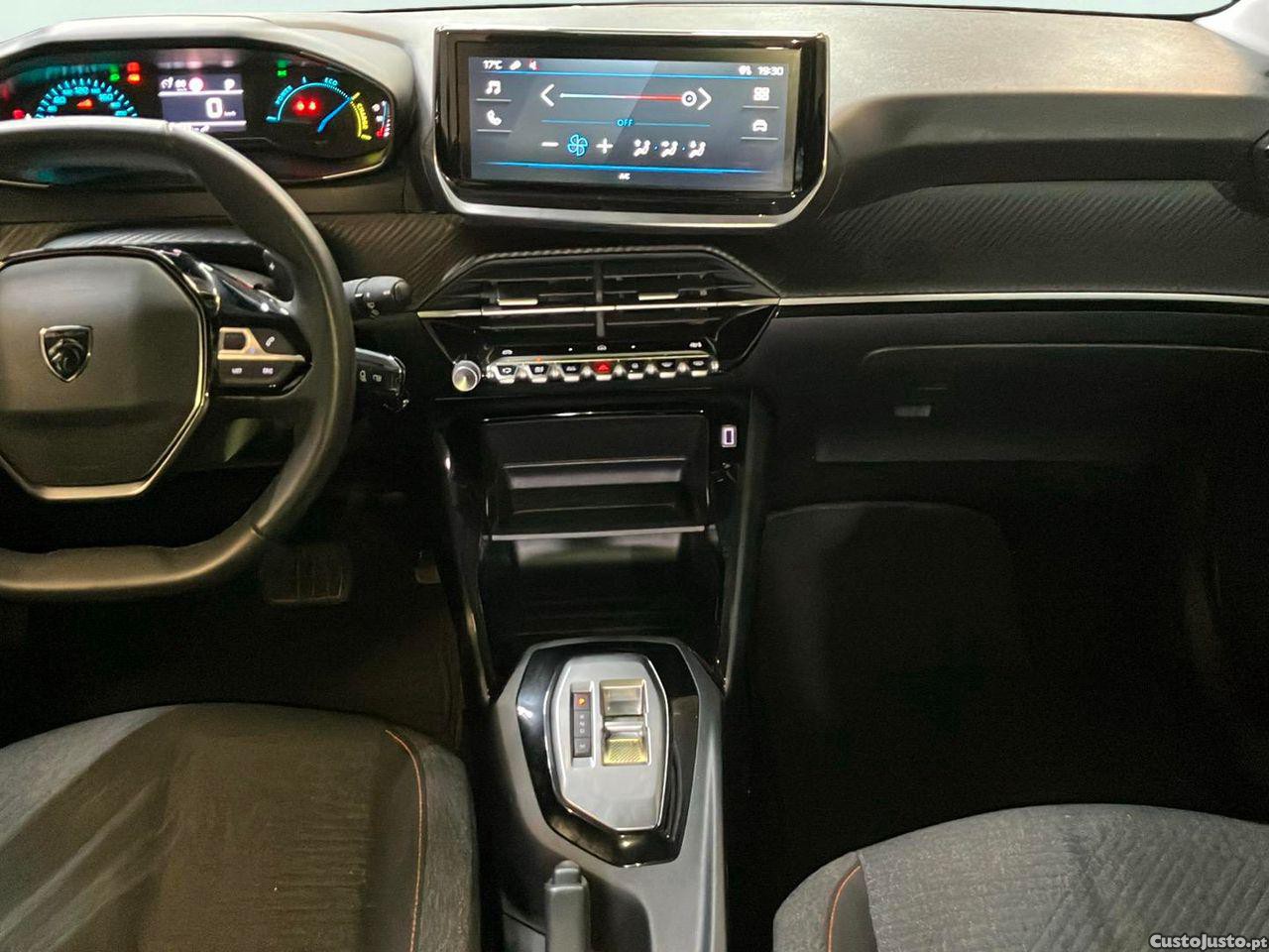 Peugeot 208 1.2 Hybrid Allure e-DCS6 — fotografia 14