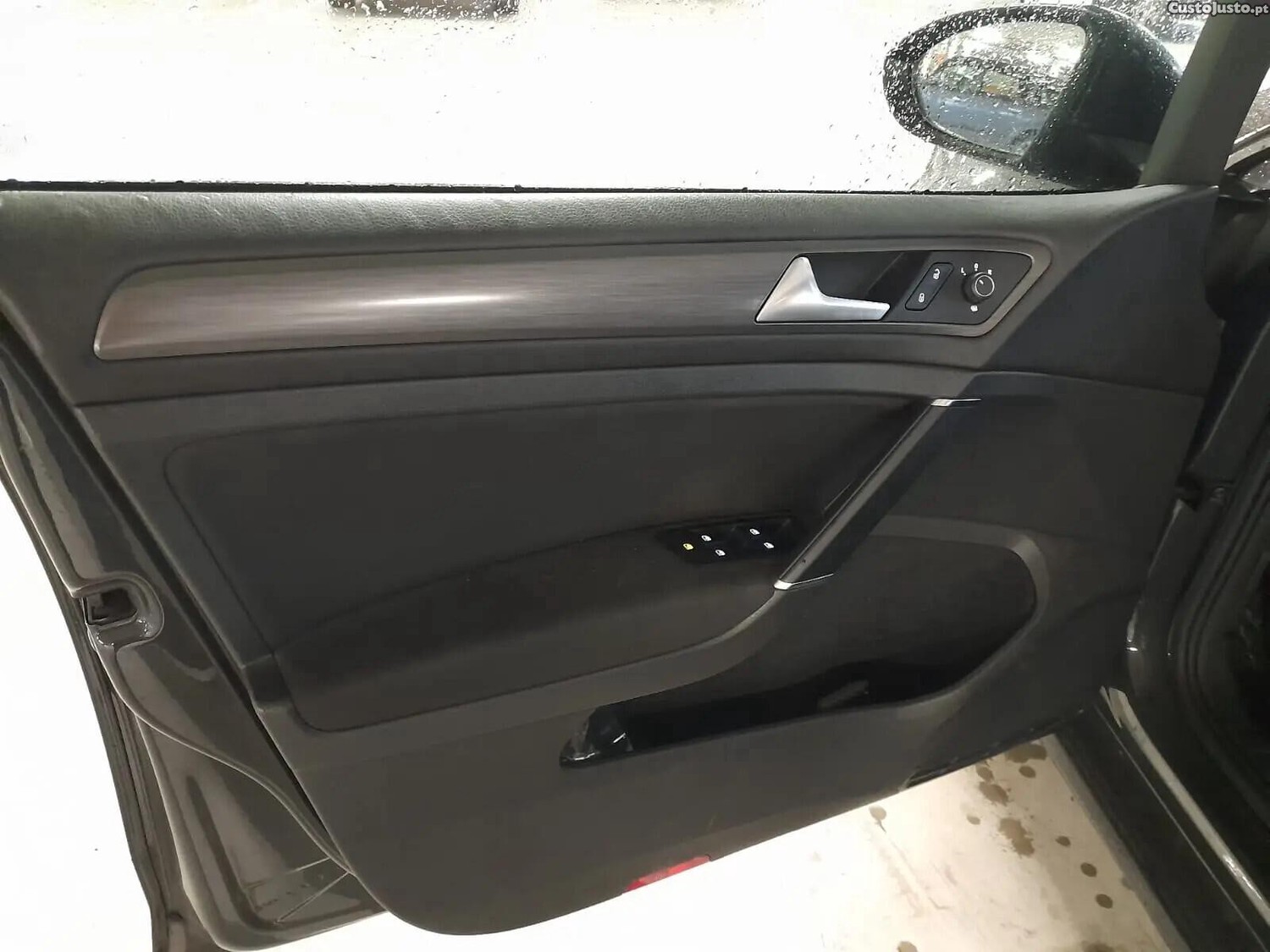 Volkswagen Golf 1.6 TDi Confortline — fotografia 4