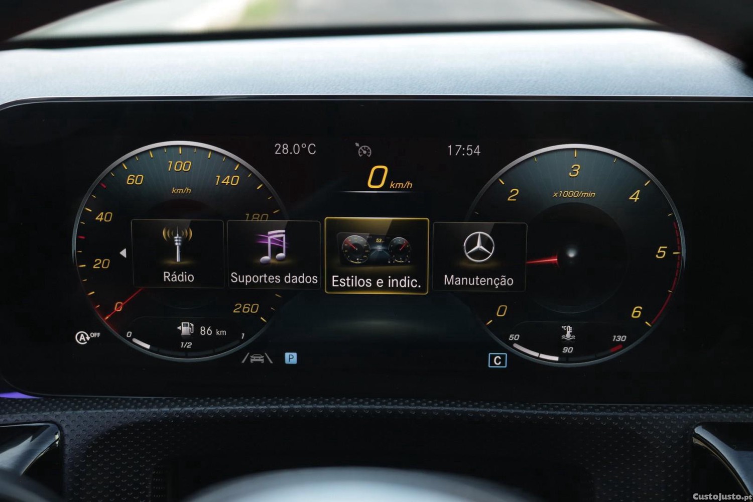 Mercedes-Benz A 180 d AMG Line 2.0 116cv — fotografia 13