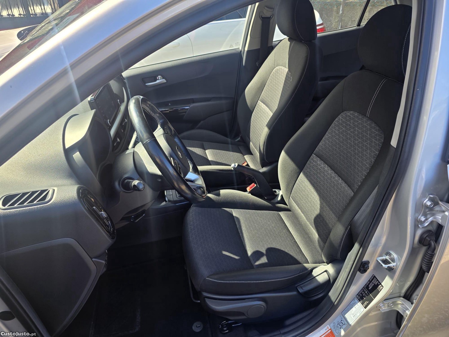 Kia Picanto 1.0 CVVT EX — fotografia 17