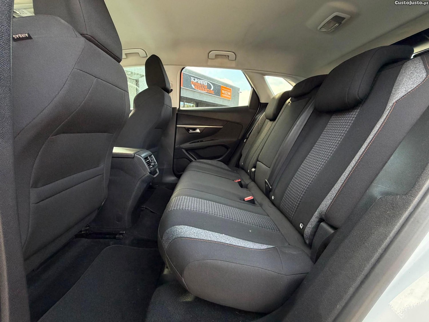 Peugeot 3008 1.5 BlueHDi Allure EAT8 — fotografia 5