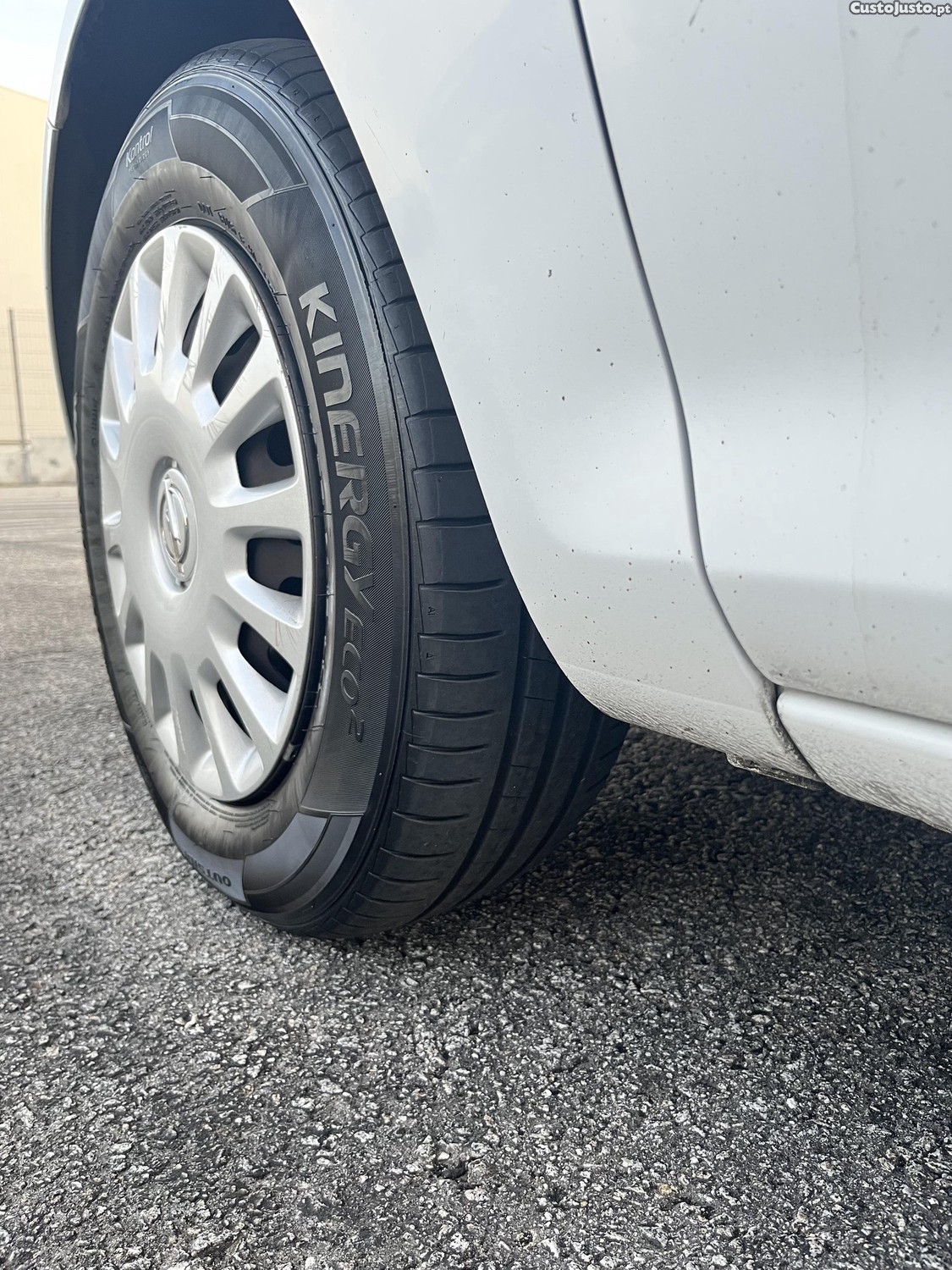 Opel Corsa 1.3CDTi — fotografia 2