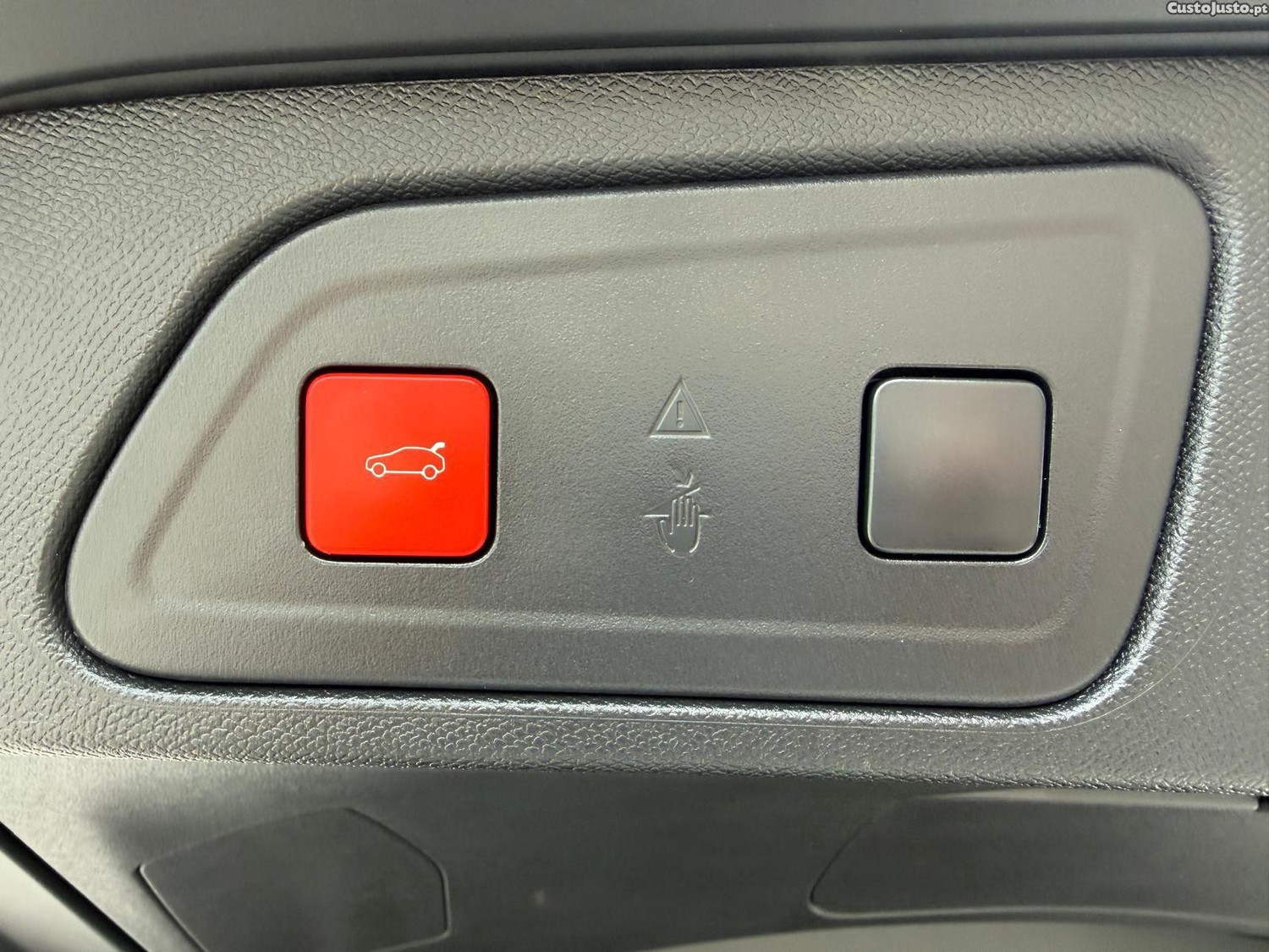 Citroën C5 Aircross 1.6 Hybrid Shine e-EAT8 — fotografia 13