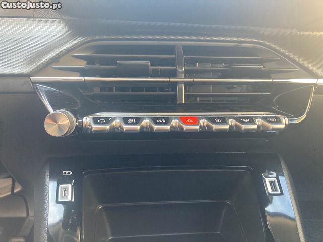 Peugeot 2008 1.2 PureTech Active — fotografia 9