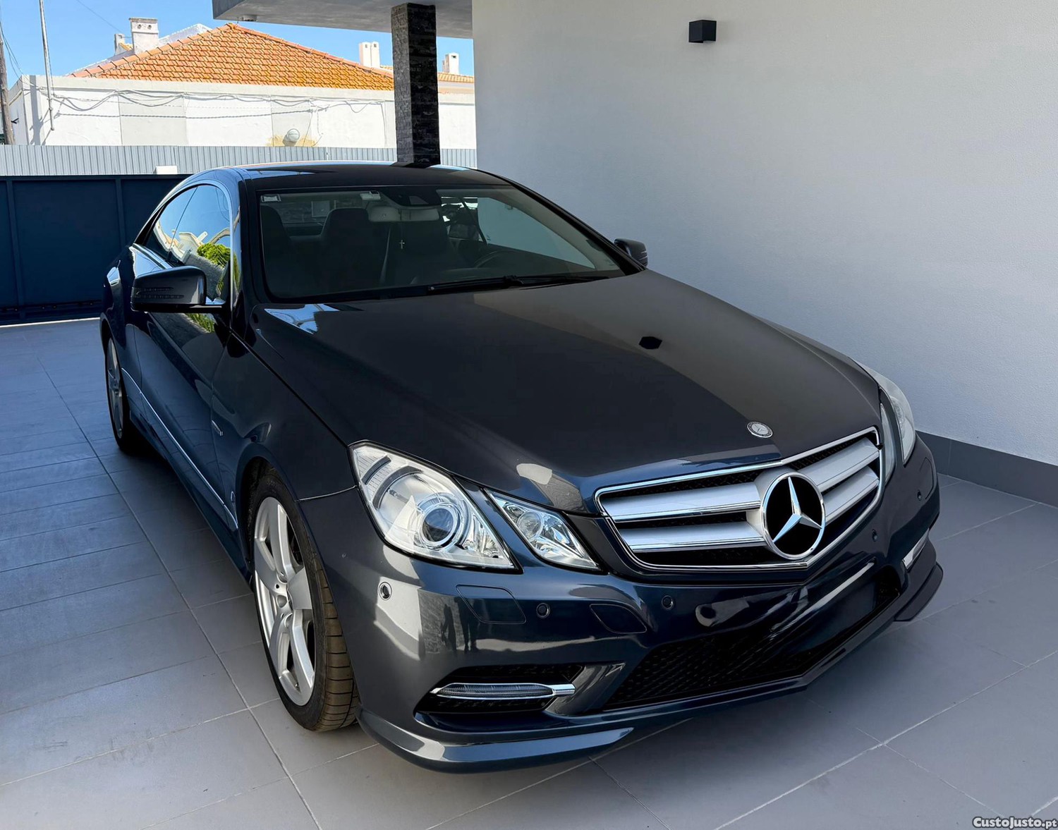 Mercedes-Benz E 220 Coupe — fotografia 5