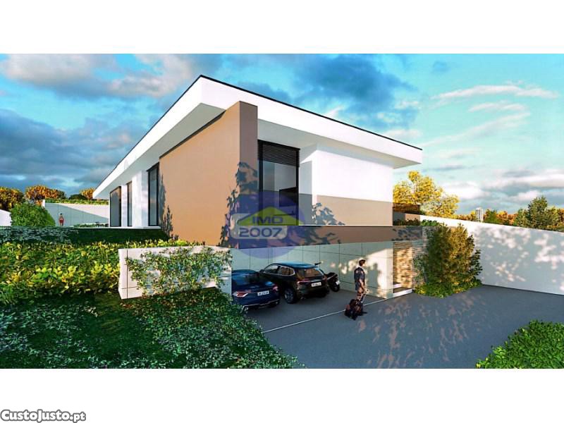 Land for sale in Santa Maria da Feira, Portugal — €75,000