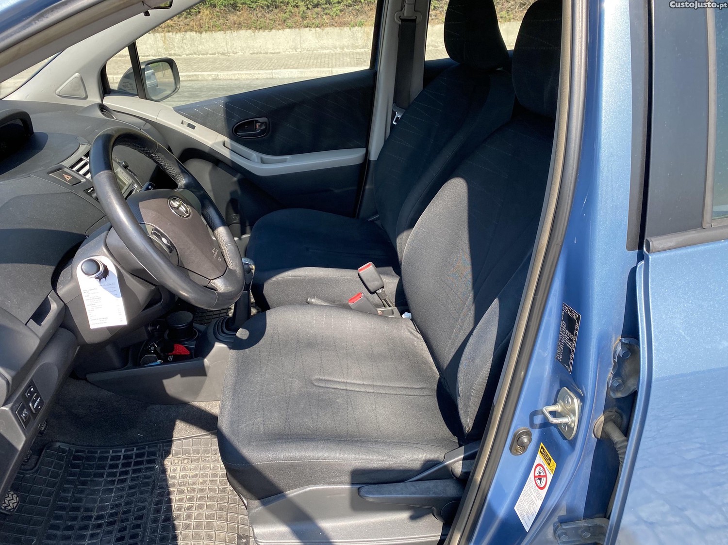 Toyota Yaris 1.4 D4D — fotografia 3