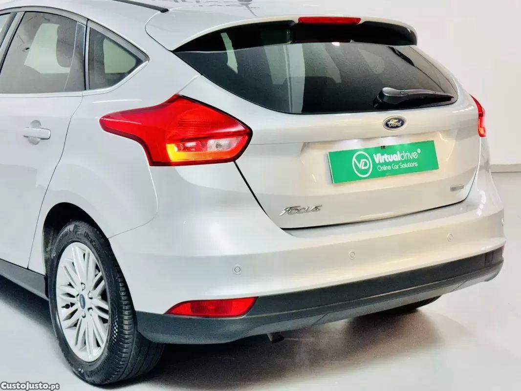 Ford Focus 1.0 ecoboost s&s active x — fotografia 10