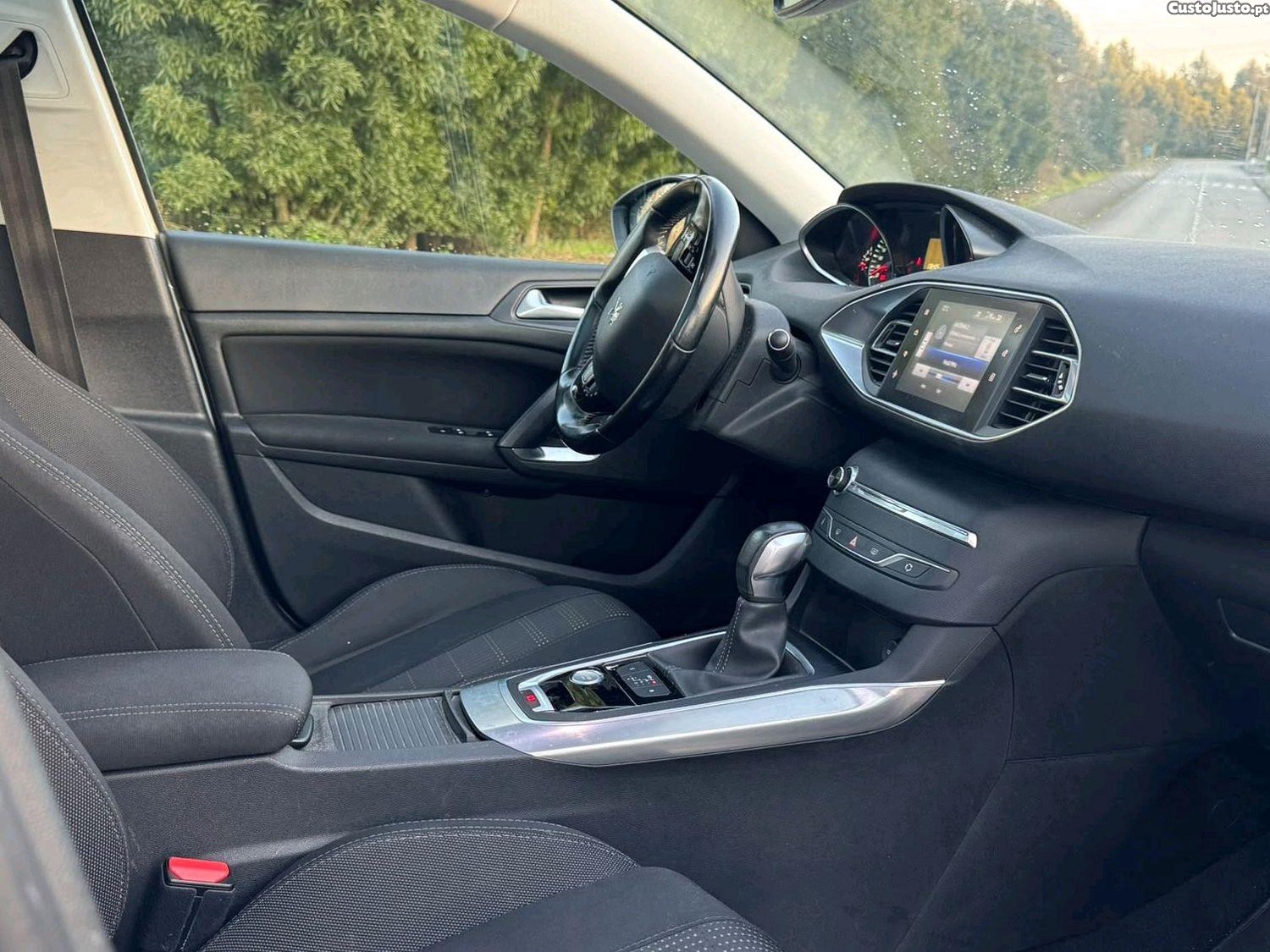 Peugeot 308 Allure — fotografia 9