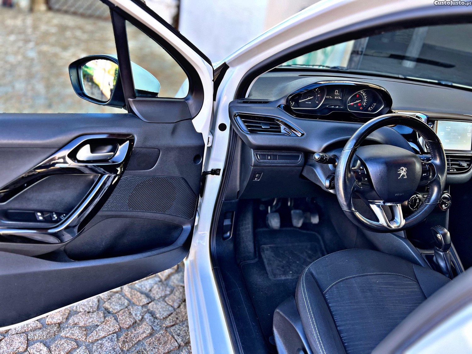 Peugeot 208 1.6 BlueHdi 100CV 2.L 12-2016 155.000klm — fotografia 3