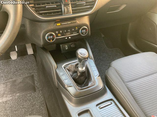 Ford Focus 1.5 TDCi ECOBlue Con — fotografia 9