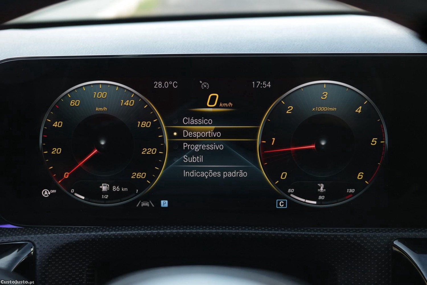 Mercedes-Benz A 180 d AMG Line 2.0 116cv — fotografia 12