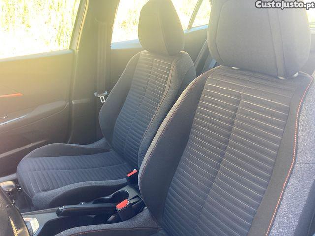 Peugeot 2008 1.2 PureTech Active — fotografia 6