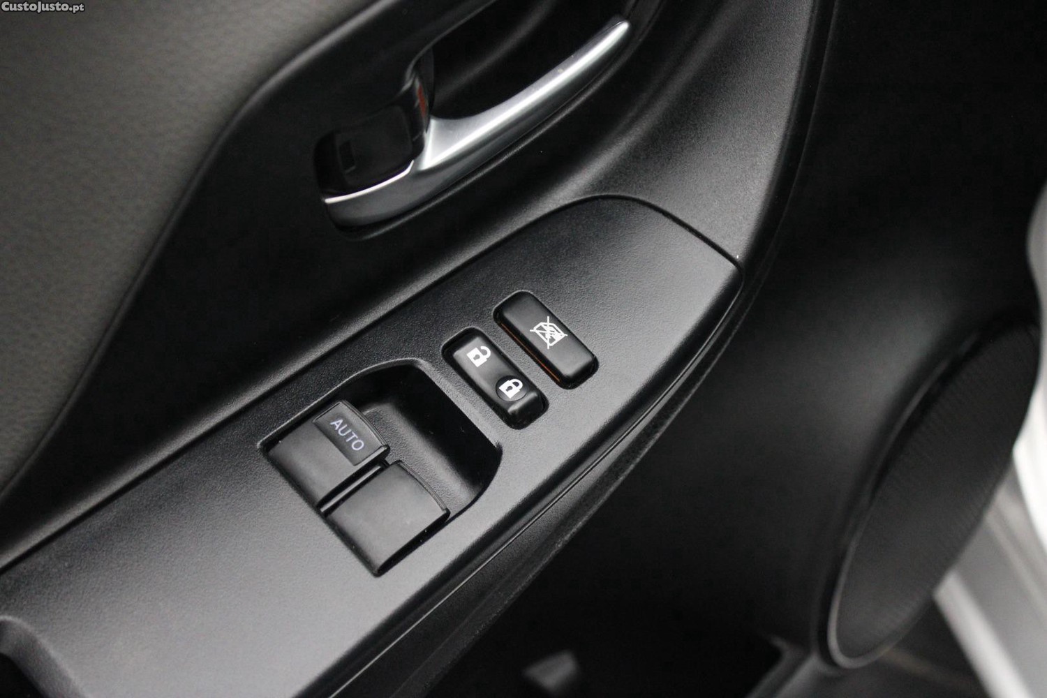 Toyota Yaris 1.0 COMFORT — fotografia 9