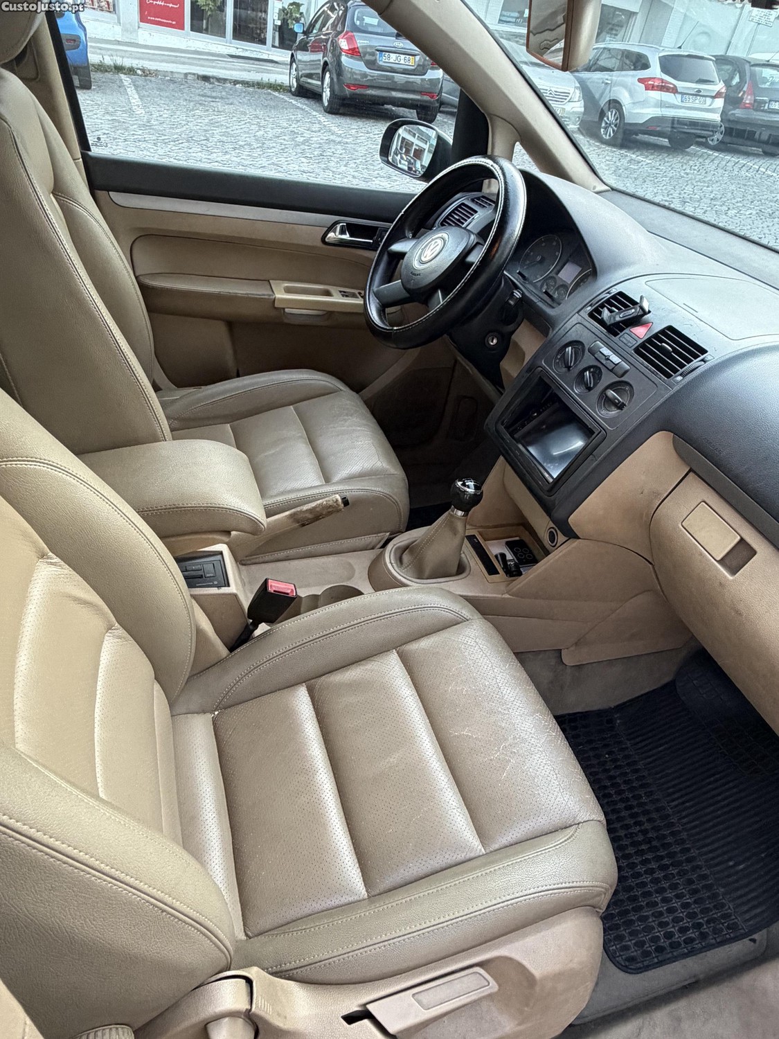 Volkswagen Touran Highline — fotografia 4