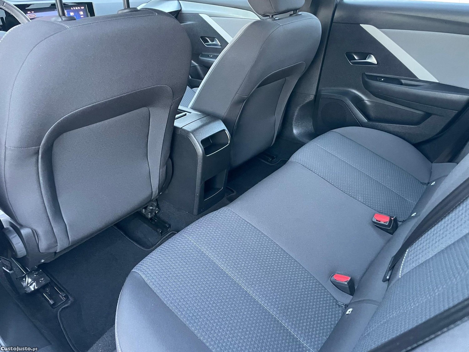 Opel Astra 1.5 D Business — fotografia 17