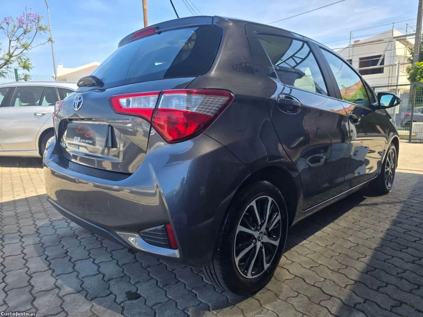 Toyota Yaris 1.0 vvt-i comfort — fotografia 16
