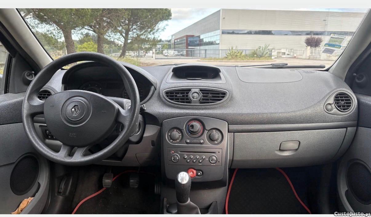 Renault Clio 1.2 16V Confort — fotografia 3