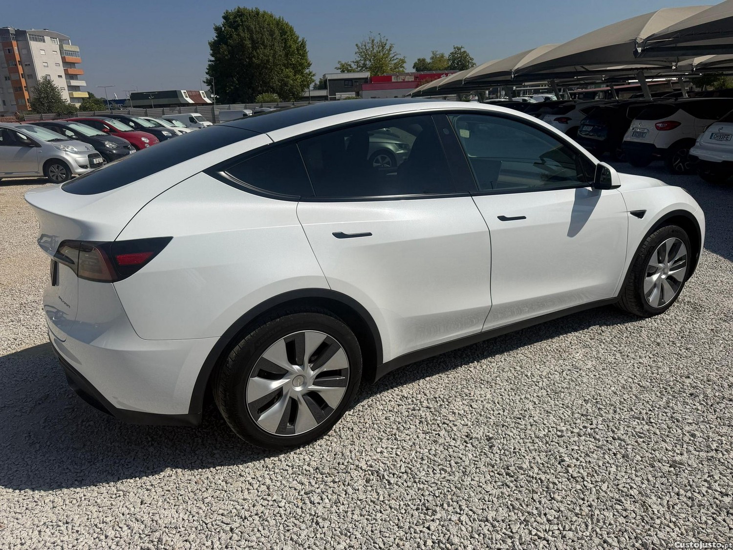 Tesla Model Y Long Range Dual Motor AWD — fotografia 14