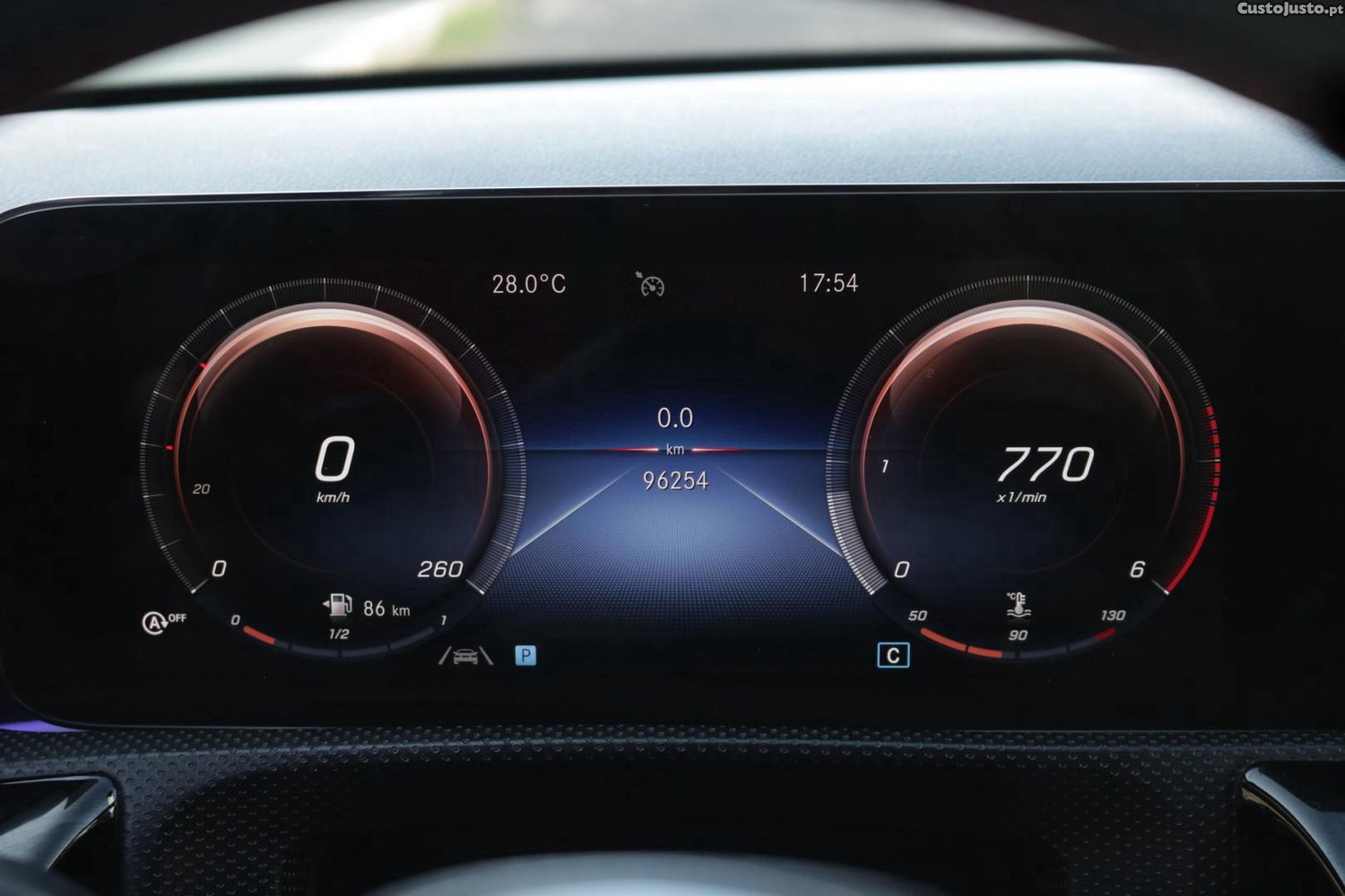 Mercedes-Benz A 180 d AMG Line 2.0 116cv — fotografia 11