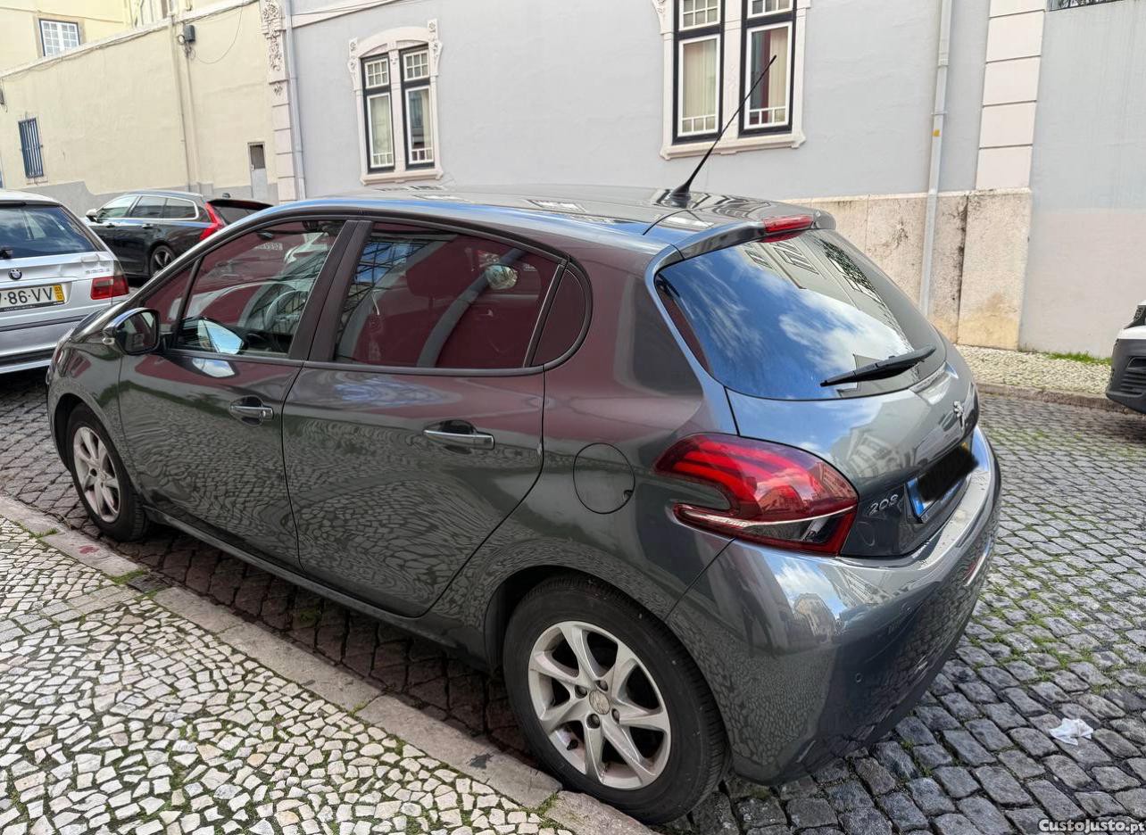 Peugeot 208 1.6Blue HDi — fotografia 5