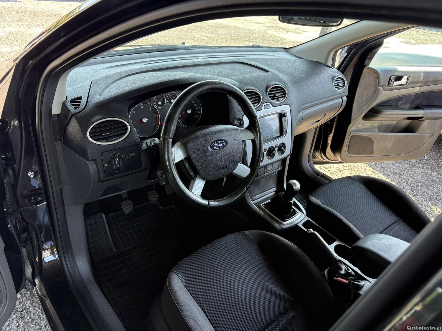 Ford Focus SW 1.6 TDCi Connec. — fotografia 15