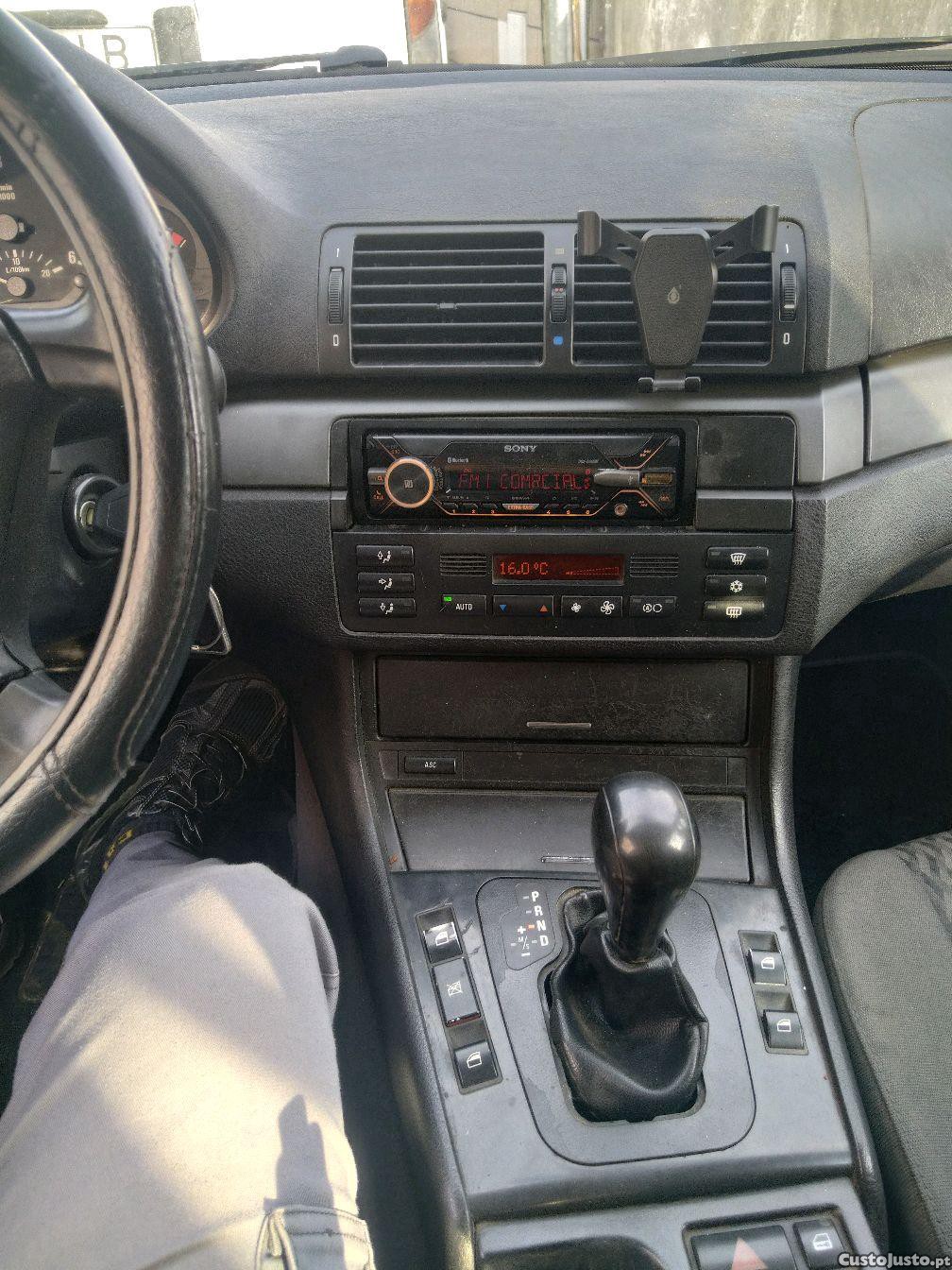 BMW 320 touring automática — fotografia 7